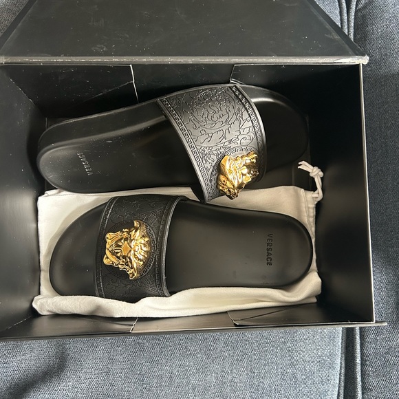 Versace slides - Picture 1 of 3